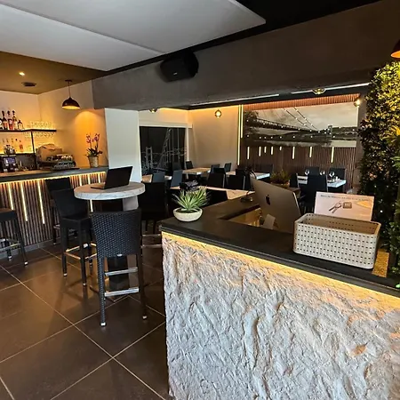 Hotel Logis Restaurant Bellevue 3*